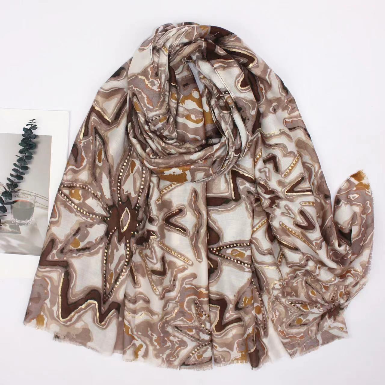Soft Textures, Golden Hues, Pure Elegance